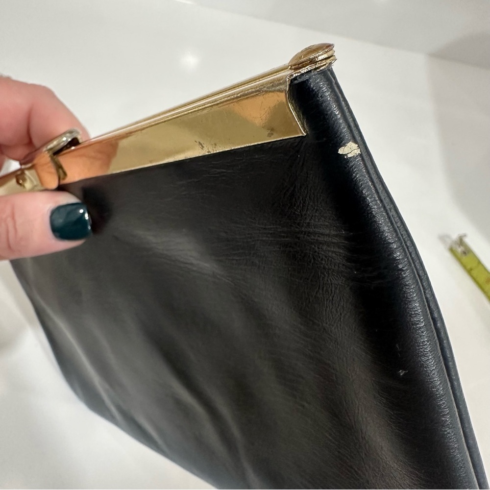 Vintage Etra Black Leather Clutch w/ Gold Chain Strap - Mid-Century Evening Bag - Picture 9 of 9